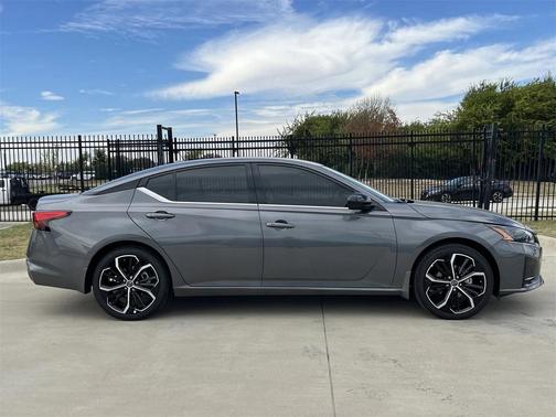 2025 Nissan Altima SR FWD