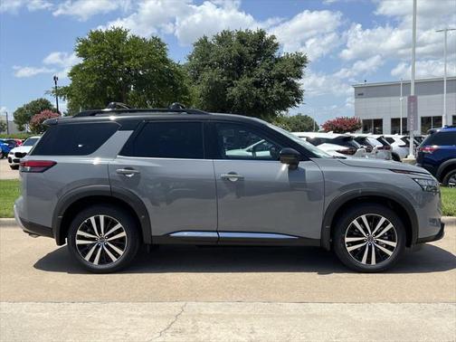 2025 Nissan Pathfinder Platinum 4WD