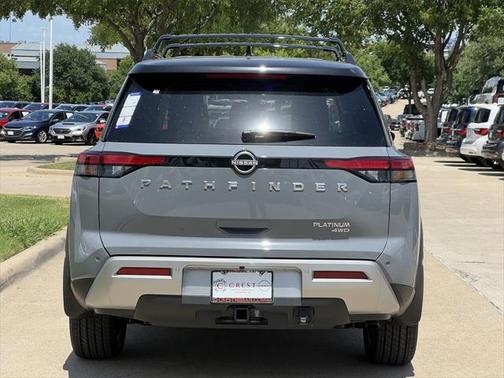 2025 Nissan Pathfinder Platinum 4WD