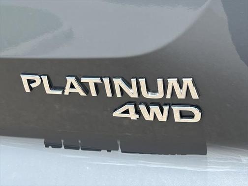 2025 Nissan Pathfinder Platinum 4WD