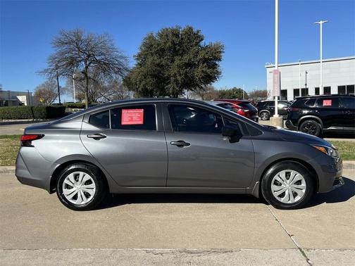 2022 Nissan Versa 1.6 S
