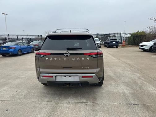 2024 Nissan Pathfinder Platinum FWD