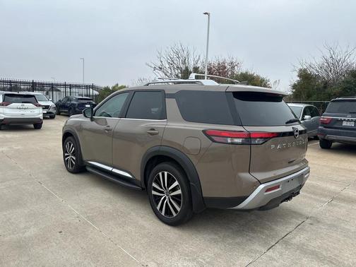 2024 Nissan Pathfinder Platinum FWD