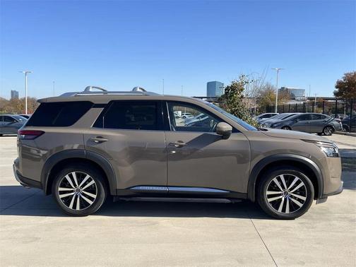 2024 Nissan Pathfinder Platinum FWD