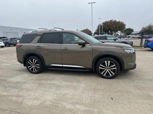 2024 Nissan Pathfinder Platinum FWD