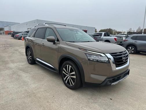 2024 Nissan Pathfinder Platinum FWD