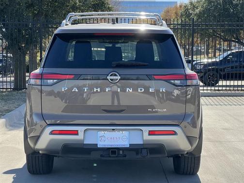 2024 Nissan Pathfinder Platinum FWD