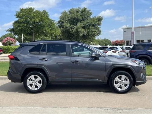 2021 Toyota RAV4 Hybrid XLE
