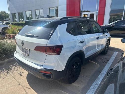 2024 Volkswagen Taos 1.5T SE Black