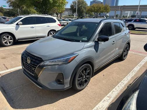 2021 Nissan Kicks SR
