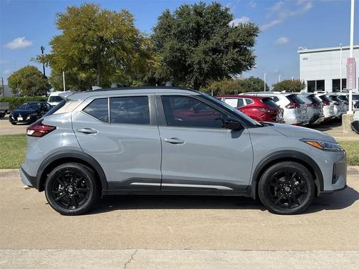 2021 Nissan Kicks SR