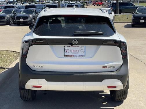 2025 Nissan Kicks SR