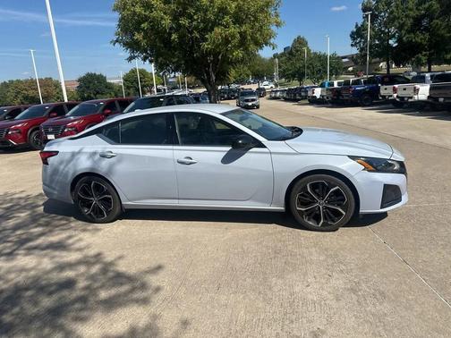2023 Nissan Altima SR FWD