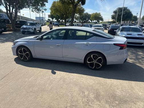 2023 Nissan Altima SR FWD
