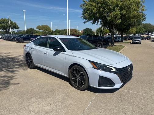 2023 Nissan Altima SR FWD