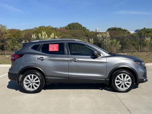 2022 Nissan Rogue Sport SV