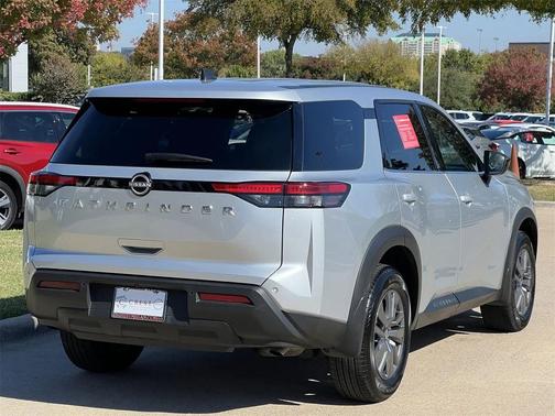 2025 Nissan Pathfinder S FWD