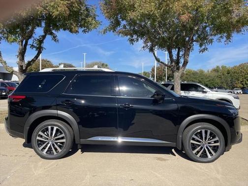 2025 Nissan Pathfinder Platinum FWD