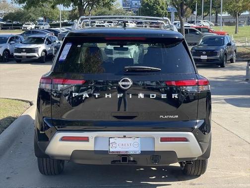 2025 Nissan Pathfinder Platinum FWD