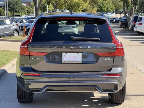 2024 Volvo XC60 B5 Plus Dark Theme