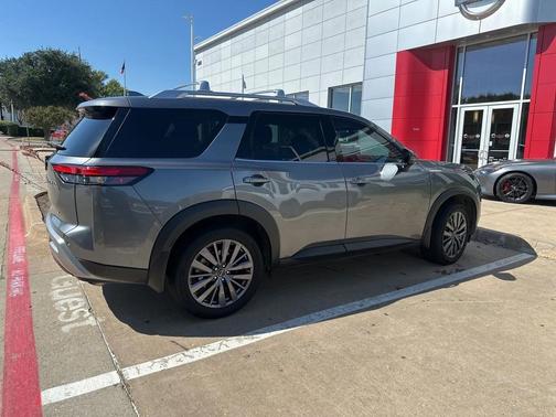 2023 Nissan Pathfinder SL FWD