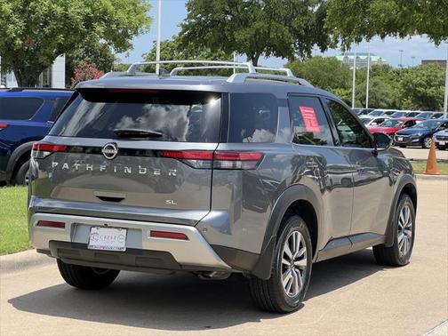 2024 Nissan Pathfinder SL FWD