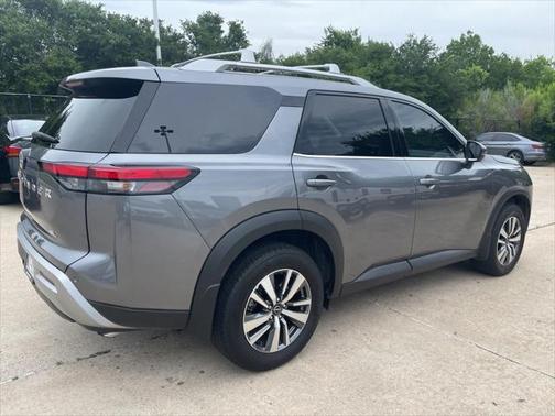 2024 Nissan Pathfinder SL FWD