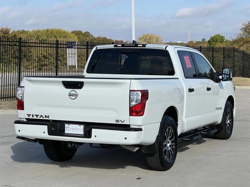 2024 Nissan Titan SV