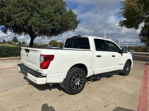 2024 Nissan Titan SV