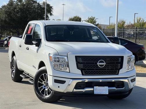 2024 Nissan Titan SV