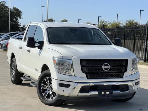 2024 Nissan Titan SV