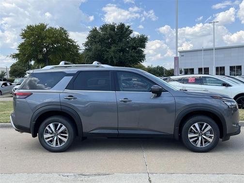 2025 Nissan Pathfinder SL 4WD