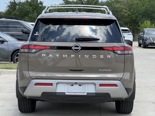 2024 Nissan Pathfinder Platinum FWD