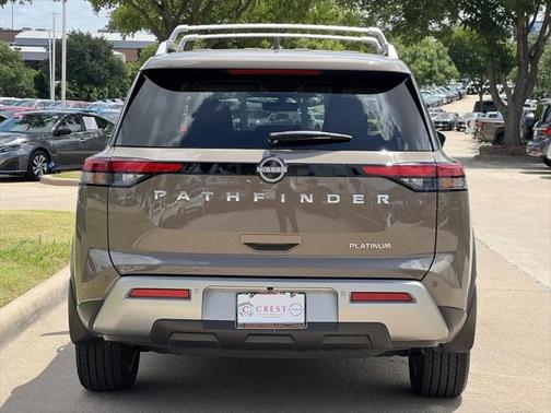 2024 Nissan Pathfinder Platinum FWD