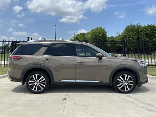 2024 Nissan Pathfinder Platinum FWD