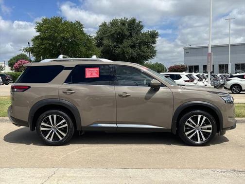 2024 Nissan Pathfinder Platinum FWD