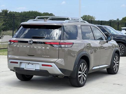 2024 Nissan Pathfinder Platinum FWD
