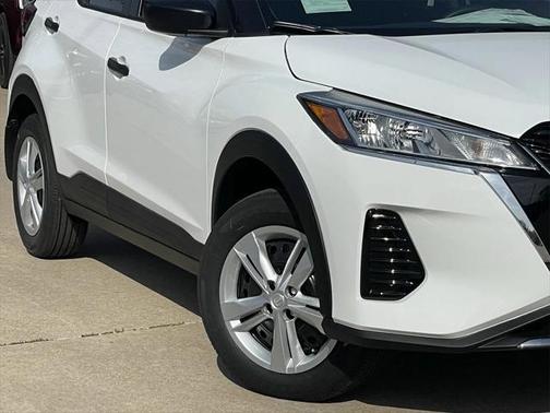 2025 Nissan Kicks S