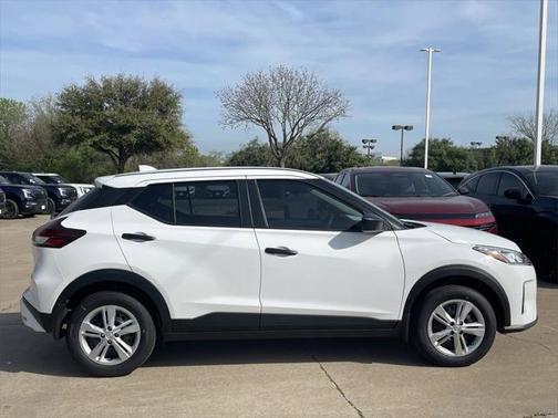 2025 Nissan Kicks S