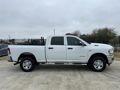 2022 RAM 2500 Tradesman Crew Cab 4x4 6'4' Box