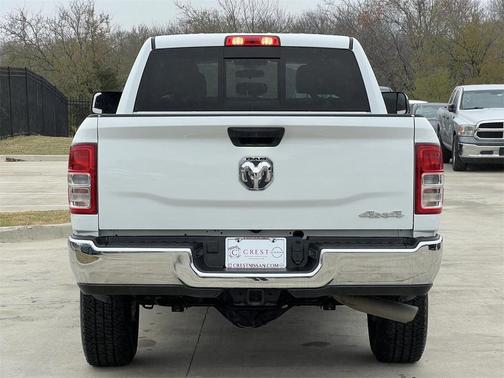 2022 RAM 2500 Tradesman Crew Cab 4x4 6'4' Box