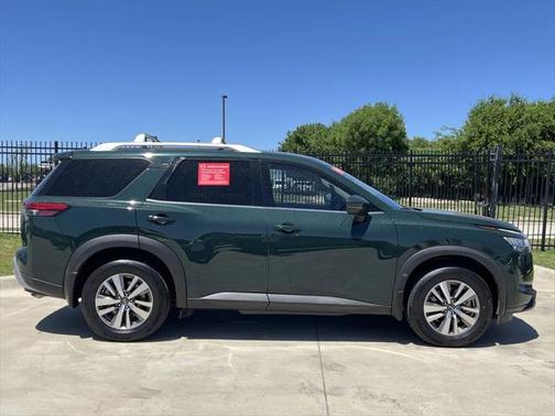 2023 Nissan Pathfinder SL FWD