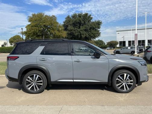 2025 Nissan Pathfinder Platinum FWD