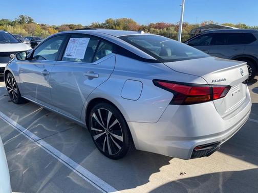 2021 Nissan Altima SR FWD