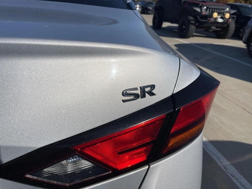 2021 Nissan Altima SR FWD