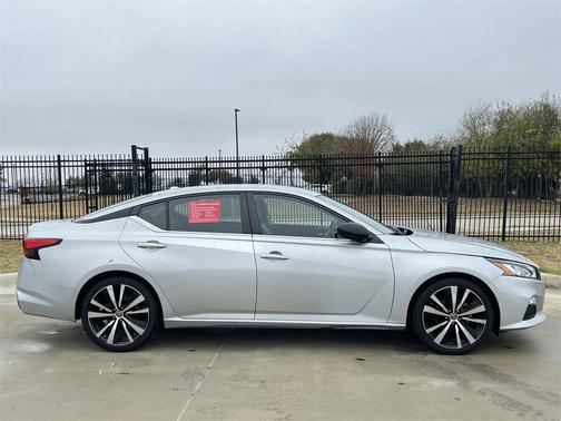 2021 Nissan Altima SR FWD