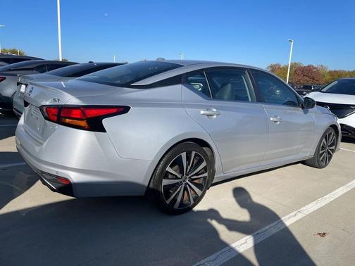 2021 Nissan Altima SR FWD