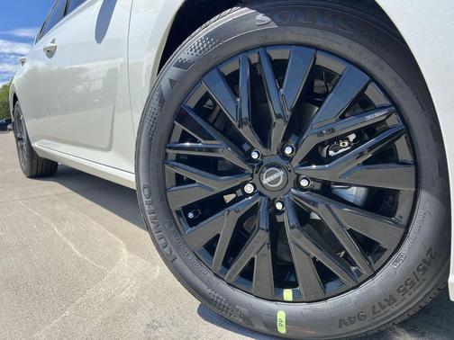 Pearl White Tricoat 2026 Nissan Altima SV FWD