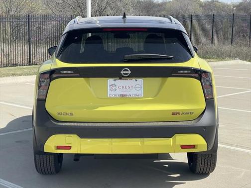 2025 Nissan Kicks SR