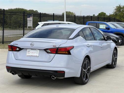 2025 Nissan Altima SR FWD